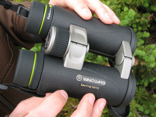 Vanguard Endeavor Binoculars Ergonomic Design for Comfort