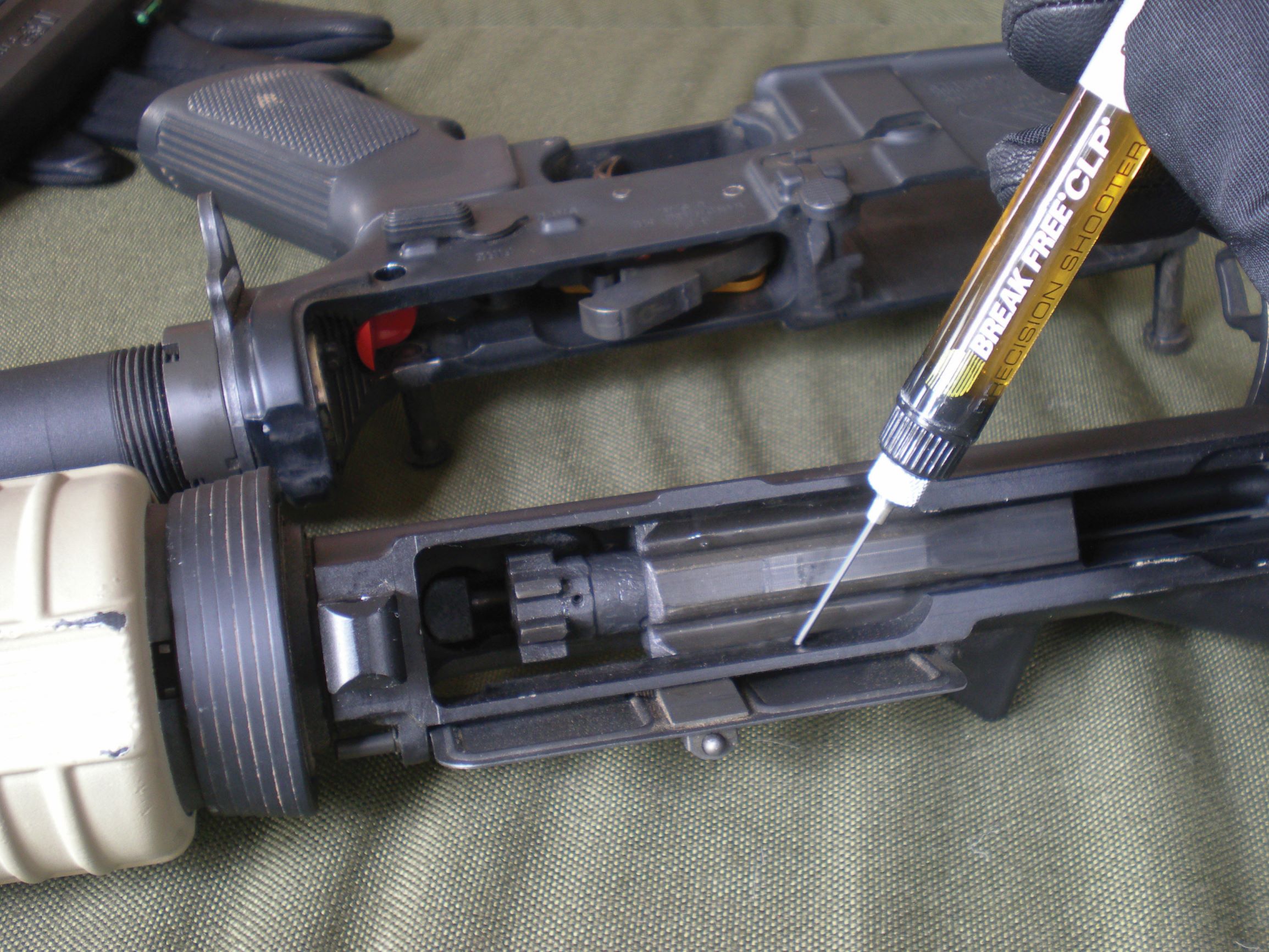 lubricating gun with needle applicator